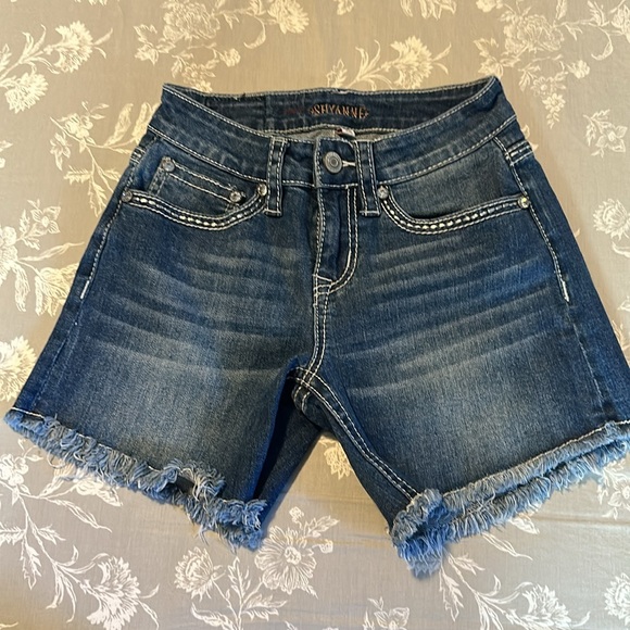 SHYANNE MID RISE JEANS SHORTS - Picture 2 of 9